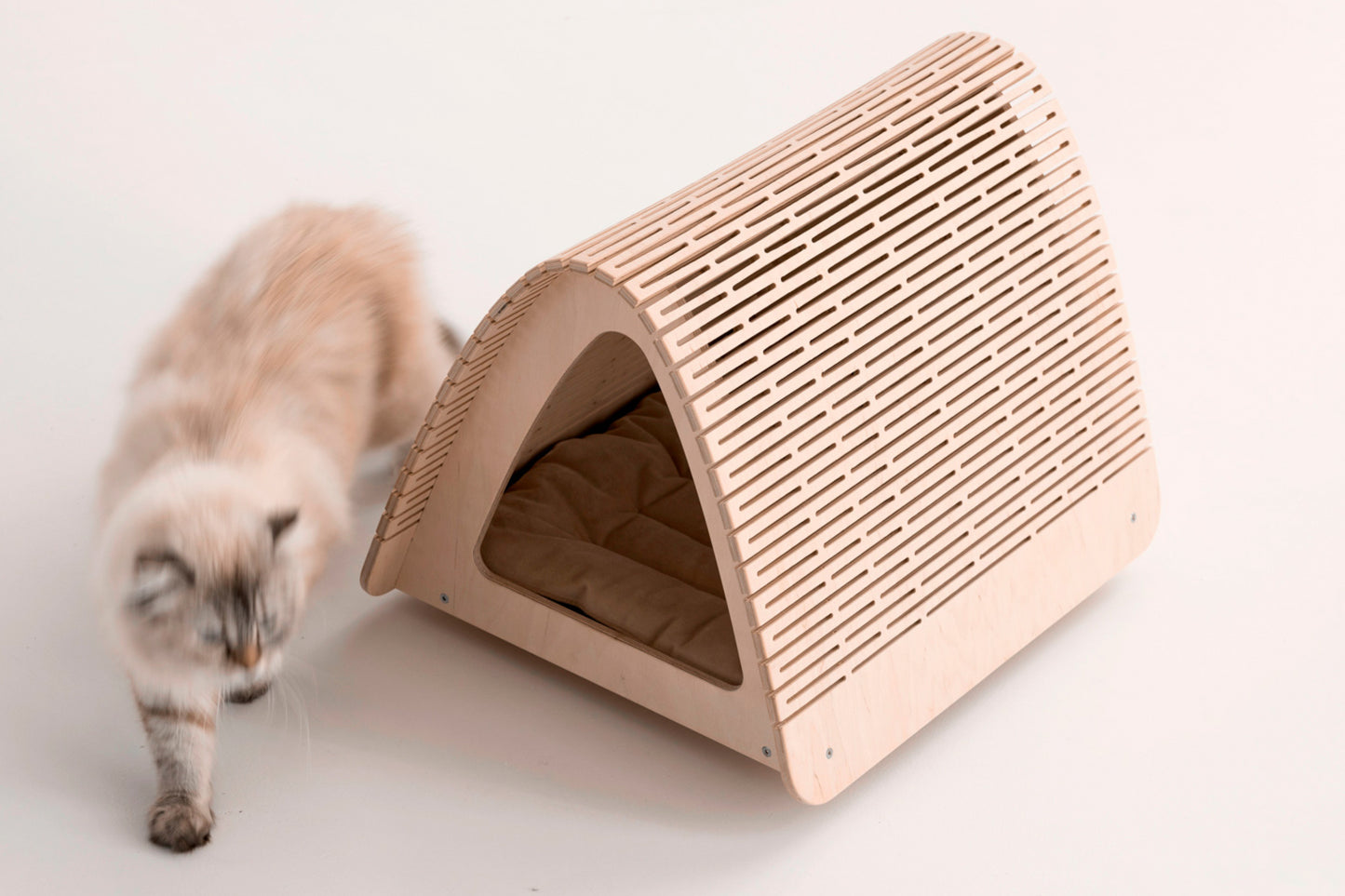 A cozy house for your pet. Cats Dogs Condo & Bed & House